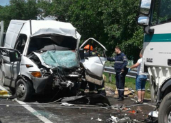 Водитель фургона погиб, а пассажир получил ранения в жутком ДТП с грузовиком в Чимишлии