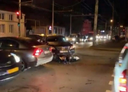 В столице водитель за рулем Toyota сбил в центре города мотоциклиста