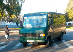 Пенсионеру не повезло: в Бендерах его сбила маршрутка