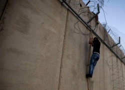 Зек прыгнул на стену тюрьмы в Леова при попытке бегства