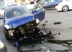 Женщина-полицейская получила тяжелые травмы при столкновении автомобилей в центре Кишинева