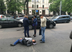 На бульваре Штефана чел Маре автомобиль сбил пешехода