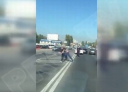 Страсти накаляются: в Кишиневе снова подрались водители, причем прямо посреди оживленной трассы