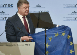 Порошенко выставил себя на посмешище, потребовав запретить российский флаг во всем мире