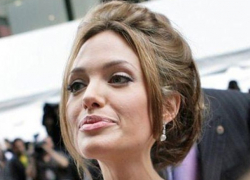 Анжелина Джоли потеряла сознание в своем доме после жуткого истощения и приступов ревности