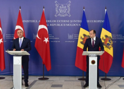 Министр иностранных дел Турции привез в Молдову новую партию гуманитарной помощи 