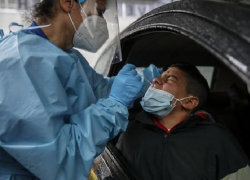 Словакия подарила Молдове 10 тыс. PCR-тестов