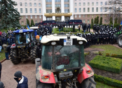 Ковид-политика: Слусарь грозит новым тракторо-майданом в Кишиневе