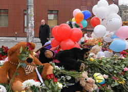 Общенациональный день траура по жертвам трагедии в Кемерово объявил Путин