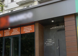 «Частная собственность»: предприниматель заблокировал подъезд в доме на сотню человек