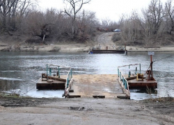 На Днестре льдина утопила паром