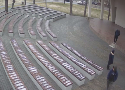 Юные вандалы ломают новенький парк «Алунелул» 