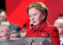 На заседании парламента приветствовали сотрудников МВД, поддержавших законное правительство