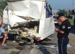 Фура с украинскими номерами врезалась в микроавтобус Кобуска – Кишинев: пострадали три пассажира 