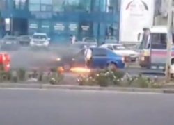 На бульваре Дачия посреди дороги загорелся автомобиль