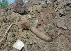 Дорожник нашел в селе Пухэчень бомбу весом около 50 кг