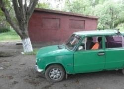 В Леова парень угнал машину, чтобы поехать на дискотеку, но на полпути у него закончился бензин