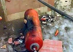 Беспечный курильщик отлетел на несколько метров после взрыва газового баллона в Ниспоренах 