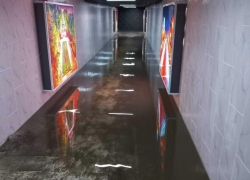 Деньги в трубу: подземный переход в Кишиневе затапливает