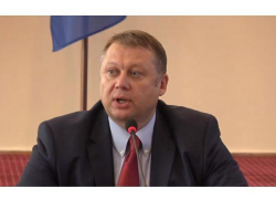 Министр экономики назвал свою зарплату и раскритиковал огромные выплаты чиновникам