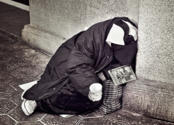 Семейная пара из Молдовы "трудоустраивала" бомжами в России