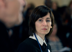 Санду проведет консультации с парламентскими фракциями