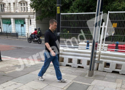 Платон замечен в одном из элитных районов Лондона