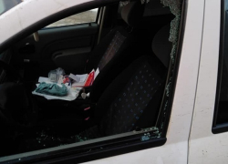 Внимание автомобилистам: на Ботанике автоворы ради пары сотен леев крушат автомобили