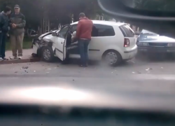 На Ботанике автомобили столкнулись при въезде во двор