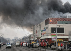 Резонансную гибель родителей с детьми в огненной ловушке в ТРЦ в России сняли на видео