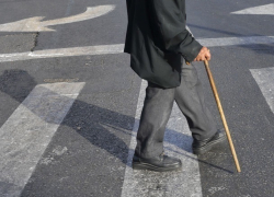 Тяжелые травмы получил мужчина, которого на зебре в Кишиневе сбил молодой лихач