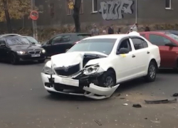 Авария с участием такси произошла в центре Кишинева