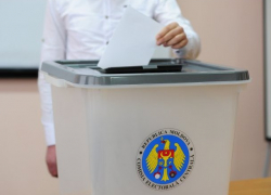 В предвыборной гонке за пост президента Молдовы зарегистрировано 13 претендентов