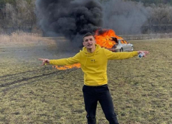 Дурной пример заразителен - еще один молдавский тик-токер сжег свой автомобиль