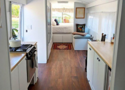 Молдавский инженер-самоучка научился создавать дома на колёсах из обычных микроавтобусов