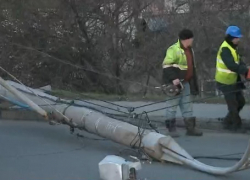 На столичном Виадуке автобус снёс столб