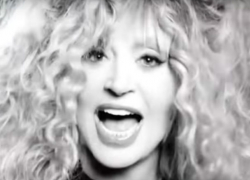 «Скандалом пахнет»: Аллу Пугачеву после новогоднего огонька уличили в «стопроцентном плагиате»