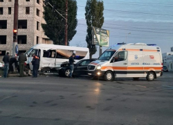 Новое ДТП с участием маршрутки в Кишиневе - есть пострадавшие