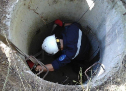 Упавшего в колодец 67-летнего мужчину удалось спасти 