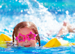 Маленькая девочка утонула в бассейне, а женщина - в водоеме Молдовы