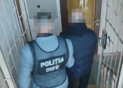 Двое мужчин задержаны по делу об отмывании денег и контрабанде