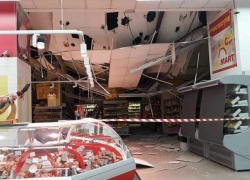 Панику в столичном гипермаркете вызвало обрушение потолка