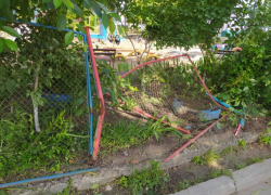 От трагедии спас выходной день: в Кишиневе авто протаранило забор детского сада