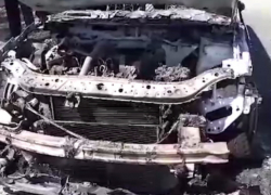 Чудовищно уничтоженный во время движения автомобиль в Яловенах попал на видео 