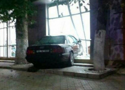 В Бельцах автомобиль влетел в аптеку