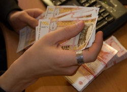 Учителям, медикам и силовикам Молдовы подняли зарплаты