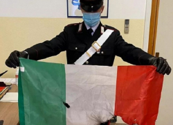 Граждане Молдовы распевали гимн нашей страны, сжигая флаг Италии