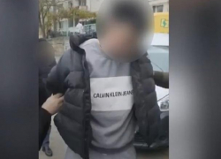 В Кишиневе молодой парень попытался получить посылку с наркотиками из США, но был задержан