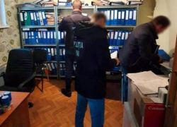 Мошенники отправляли в Россию украинские яблоки под видом молдавских 