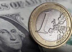 Евро и доллар подорожали на выходные   